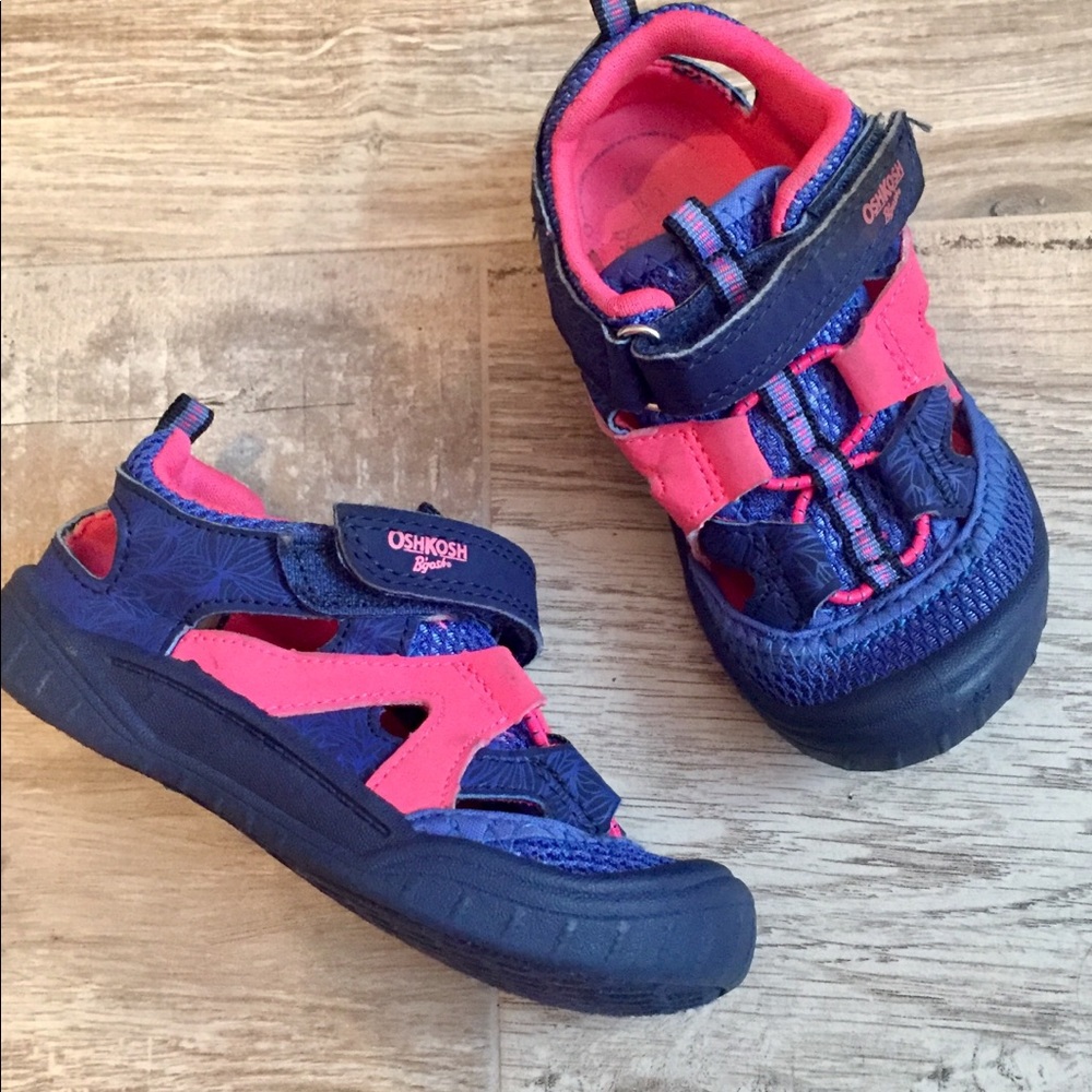 Girls closed toed water shoes